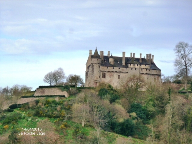 le chateau de la Roche-Jacu( 15 ème)